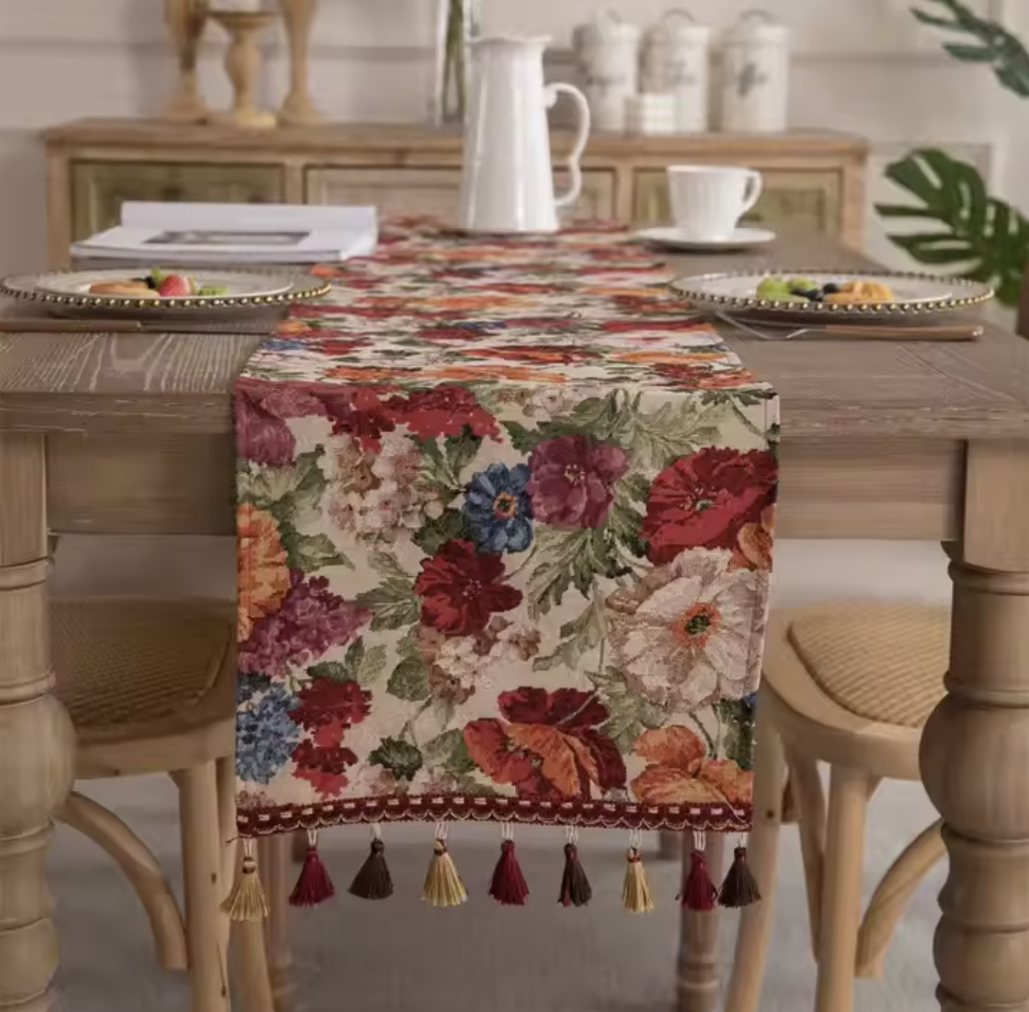 Elegant Jacquard Table Runner – American Classic Design for Dining Tables