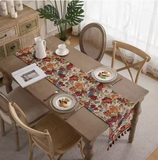 Elegant Jacquard Table Runner – American Classic Design for Dining Tables